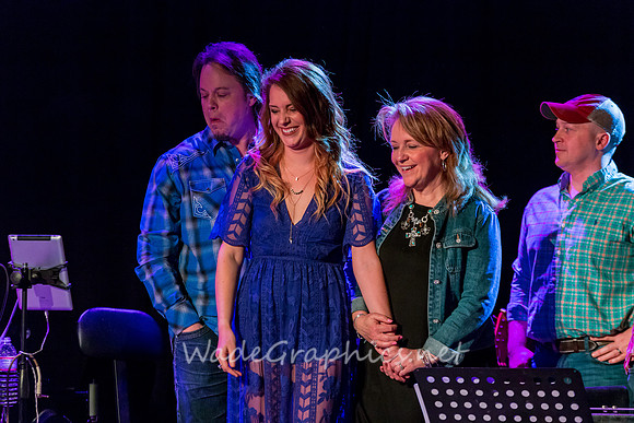 Mike Chapman's family,  Dave Pomeroy, -8273