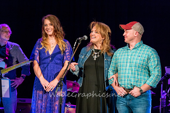 Mike Chapman's family,  Dave Pomeroy, -8282