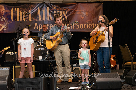 Ben Hall, Meagan Taylor and family-6440