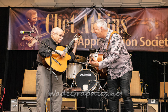 John Knowles and Tommy Emmanuel, aka, Yoda and The Tazmanian Devil-6595