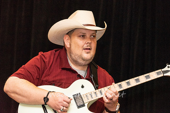 Johnny Hiland-7189