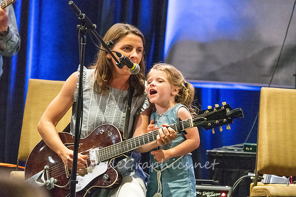 Meagan Taylor and her youngest-3168